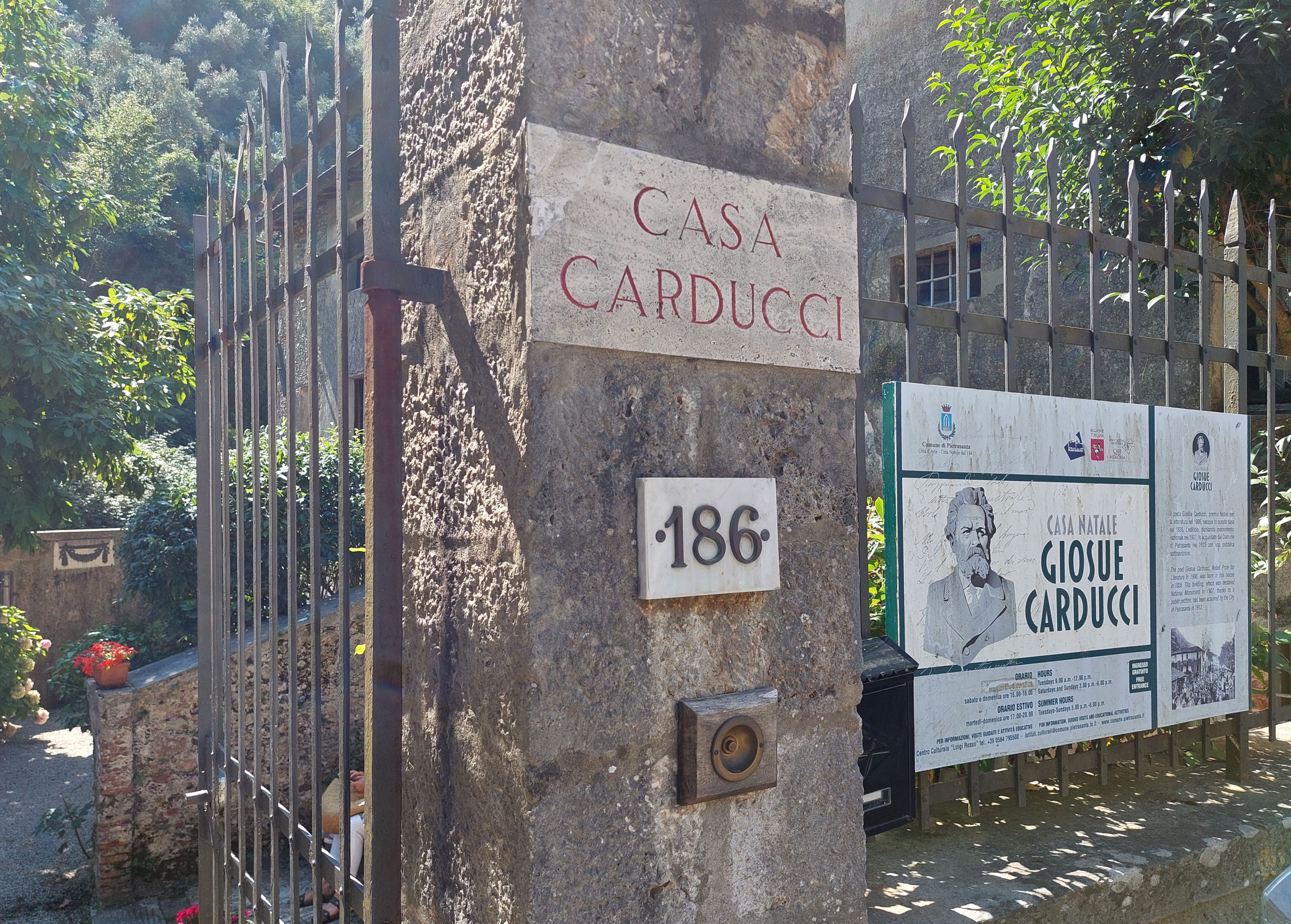 Scrittori di ieri e di oggi “dialogano” al Premio Carducci Scuola