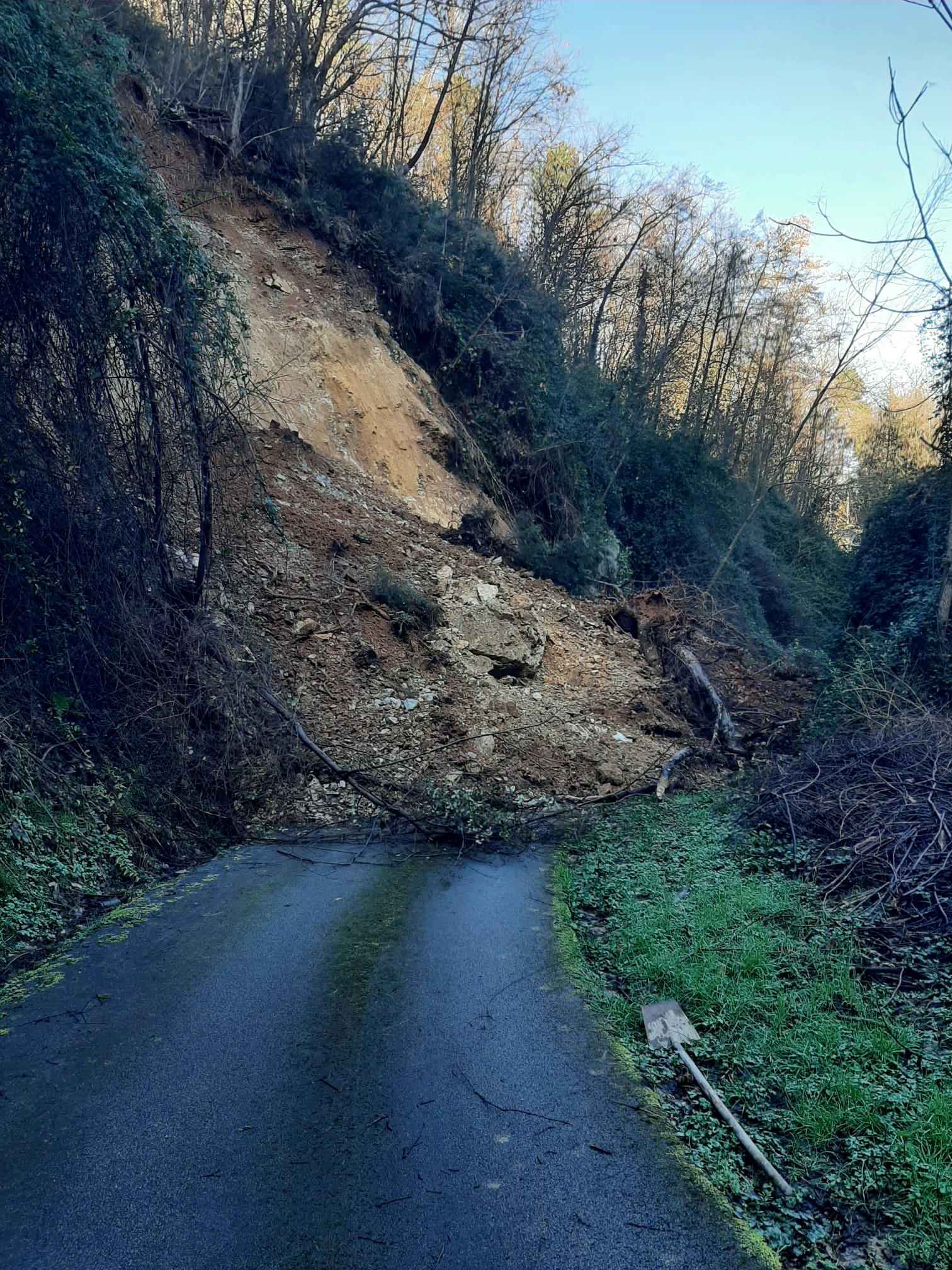 Smottamento sulla strada privata di Fondicacce